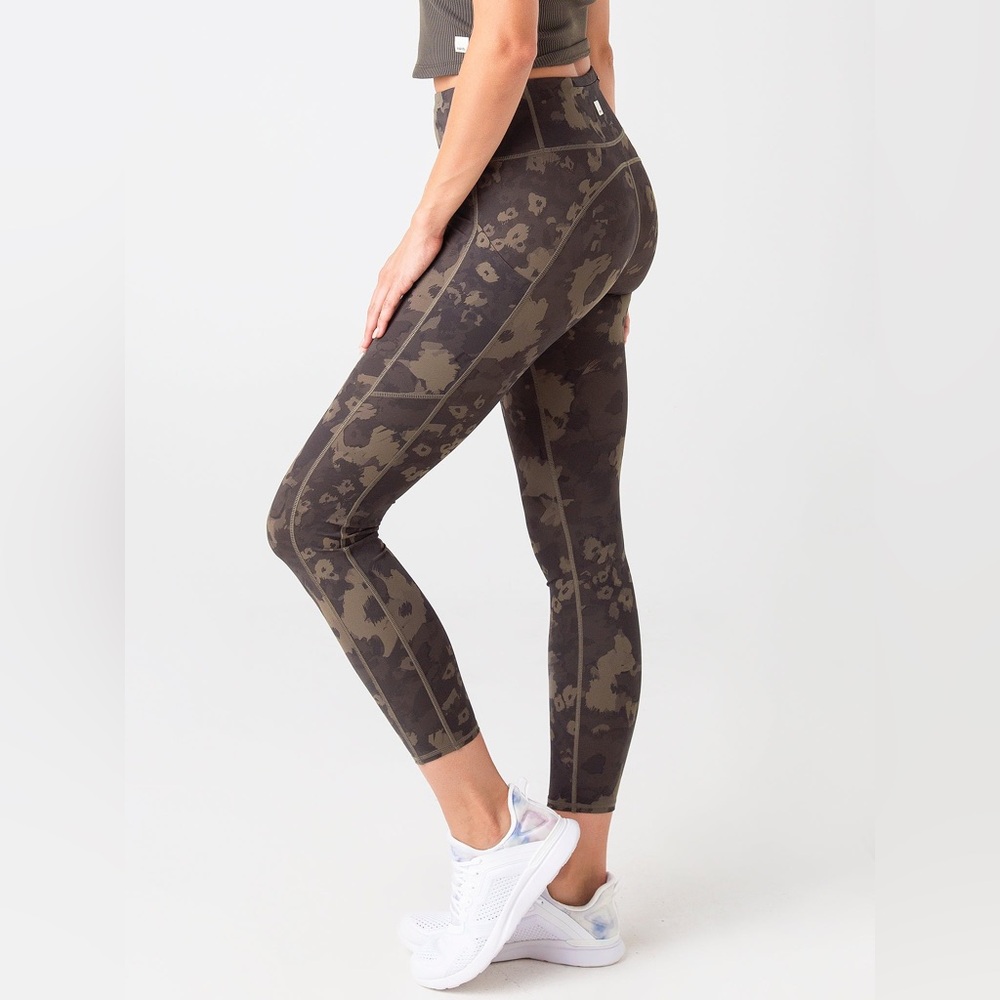 Vuori Stride Leggings-Oregano Camo Flower